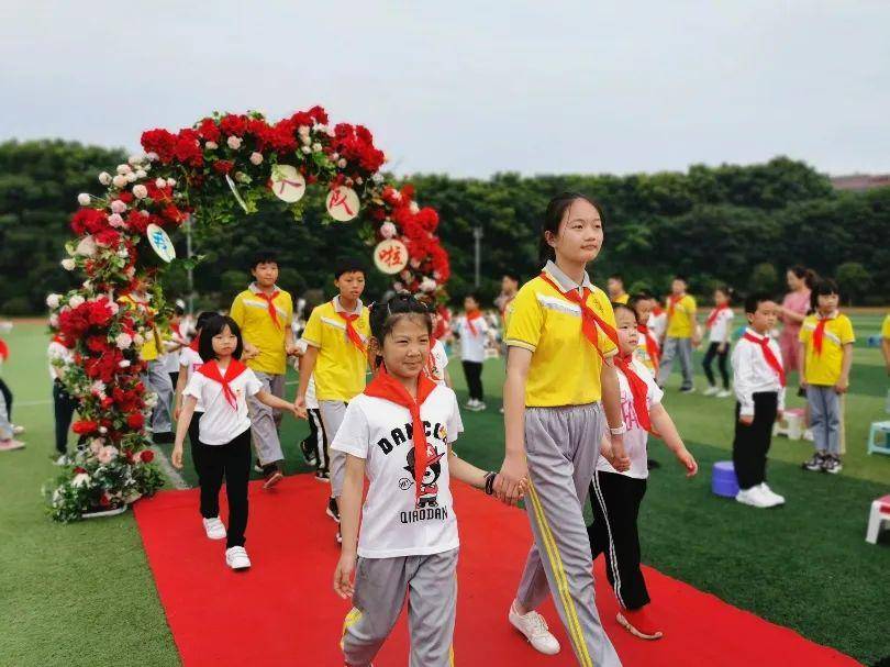 宁乡市各少先队组织开展""迎接少代会,争做好队员"主题活动_入队