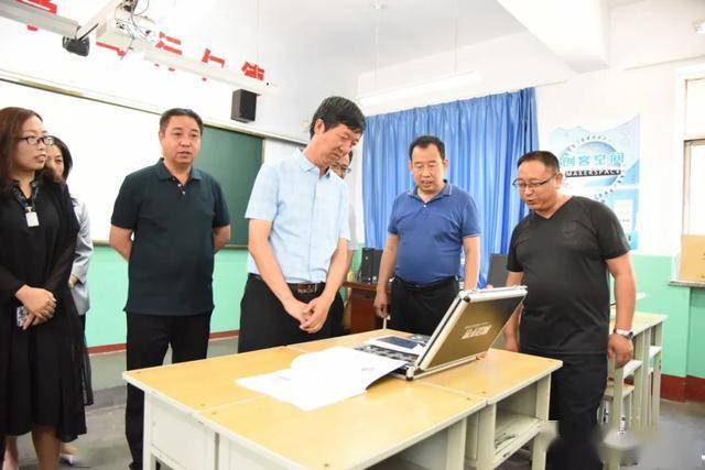 临汾市:解放路学校教育集团段店初中分校举行揭牌仪式