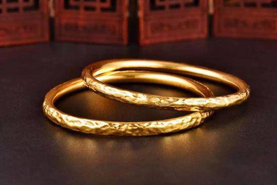 乾坤圈本名阴阳刺轮,最锋利的暗器之一,乾坤圈一般为15厘米,用大小