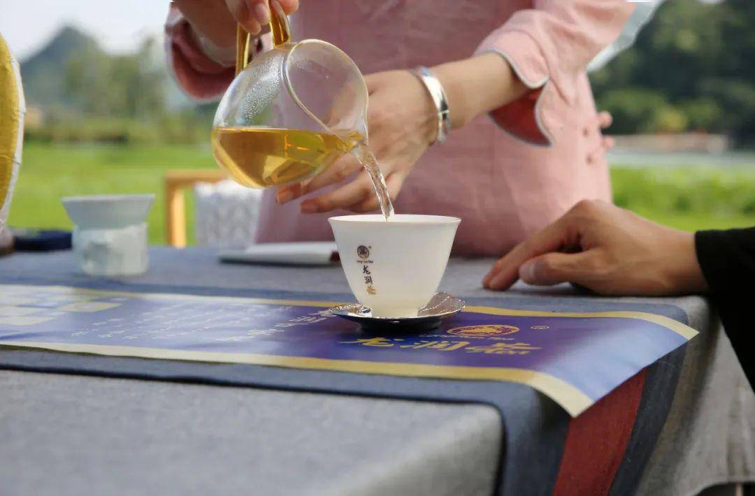 中国人不可不知的“敬茶之礼”_茶杯
