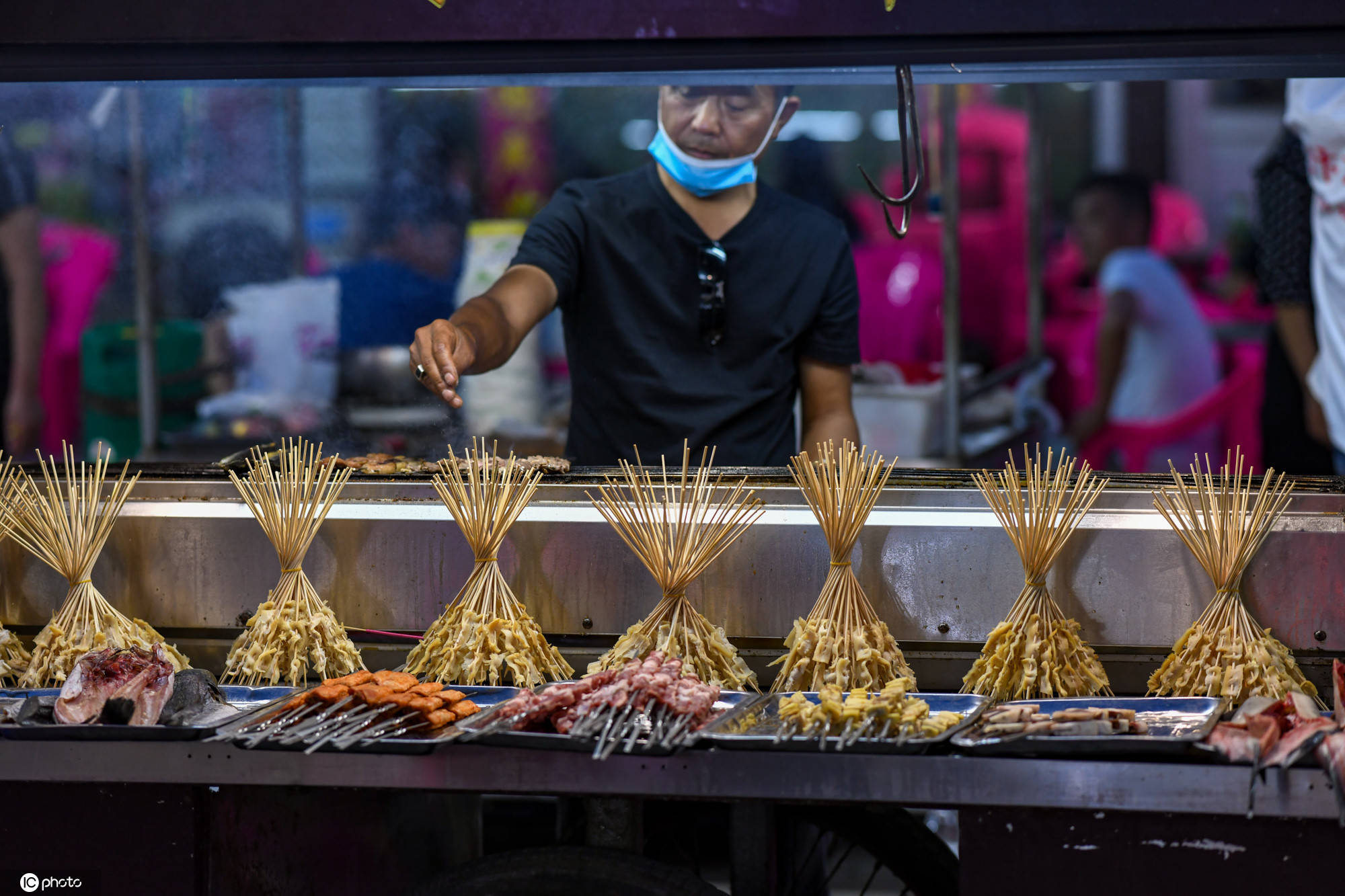 河南开封夜市人流增多02美食夜经济助力经济