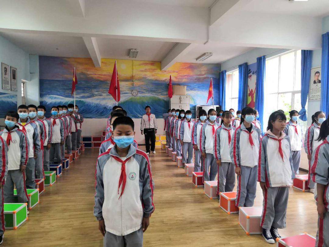 告别童年,拥抱青春 ——苍山西镇初级中学离队仪式