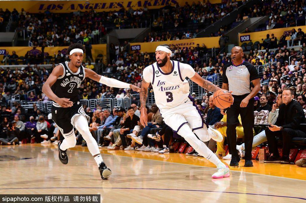 北京时间11月21日，NBA常规赛继续激战，其中主场作战的洛