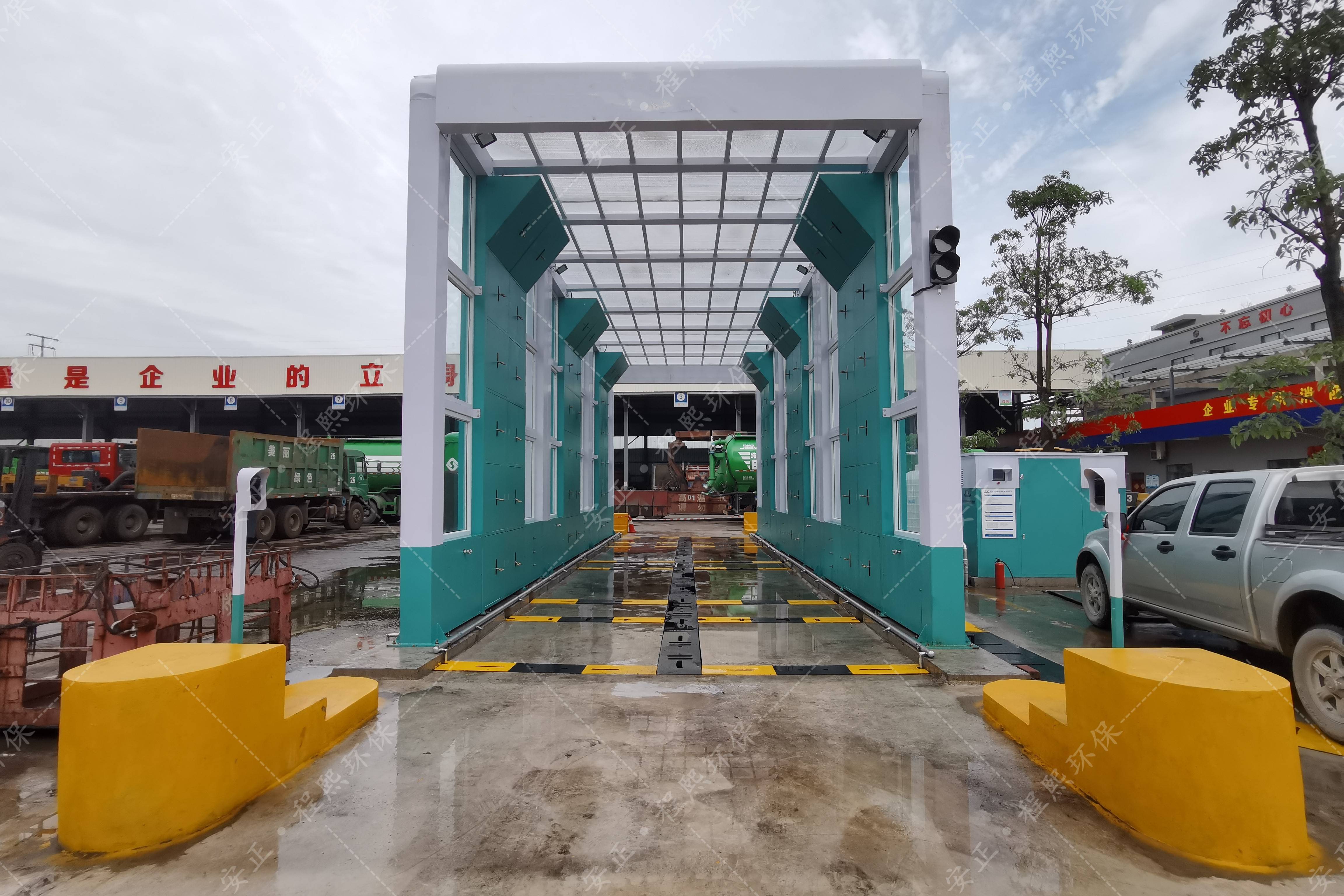 龙门洗车机车辆冲洗平台用户现场安装完工已投入使用