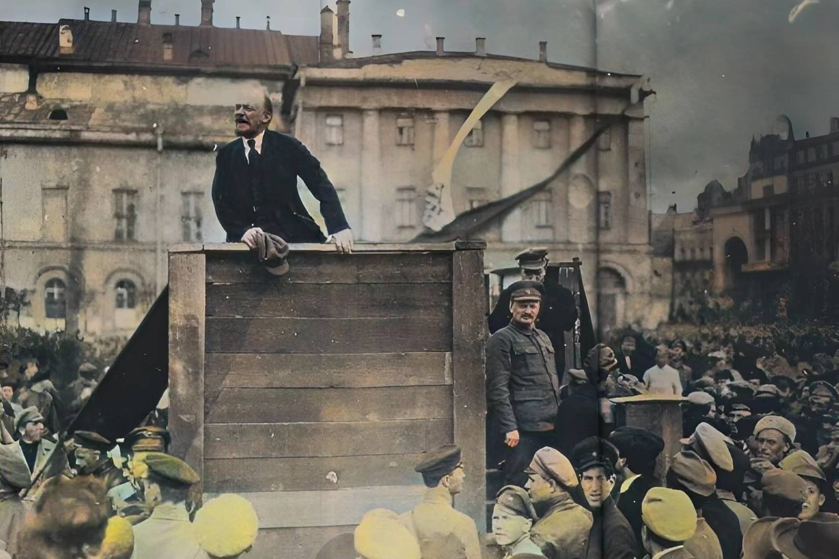 老照片：站在木箱上演讲的列宁，1910年在日本街头宣传的麒麟啤酒_手机搜狐网