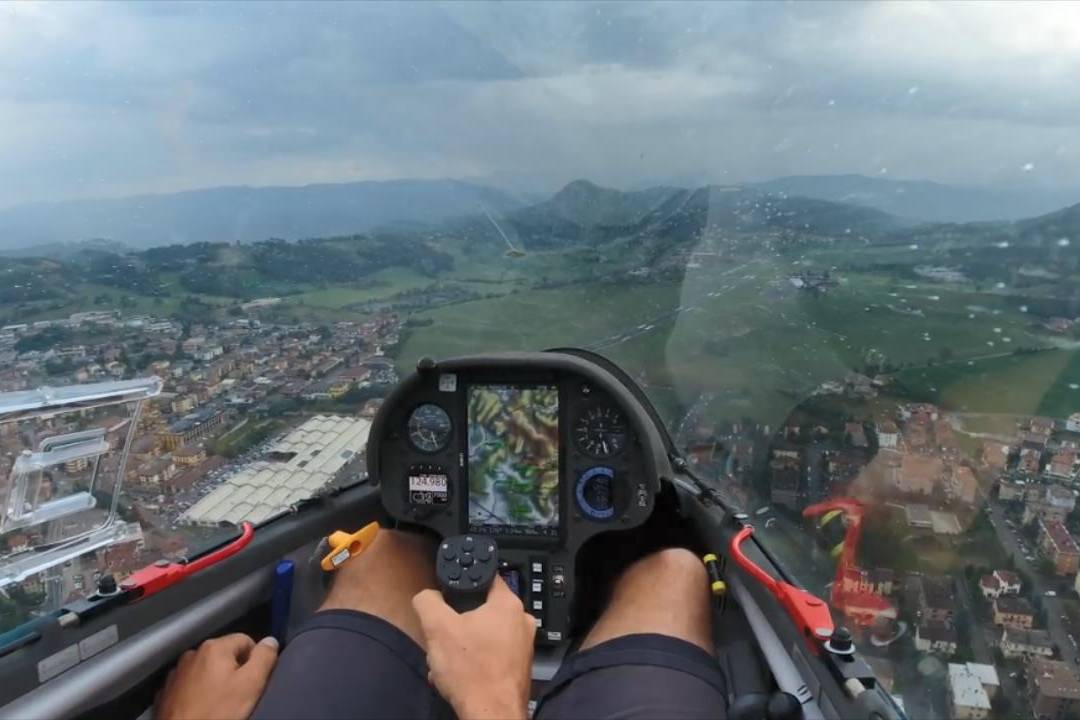 雨中开飞机【第一人称视角】