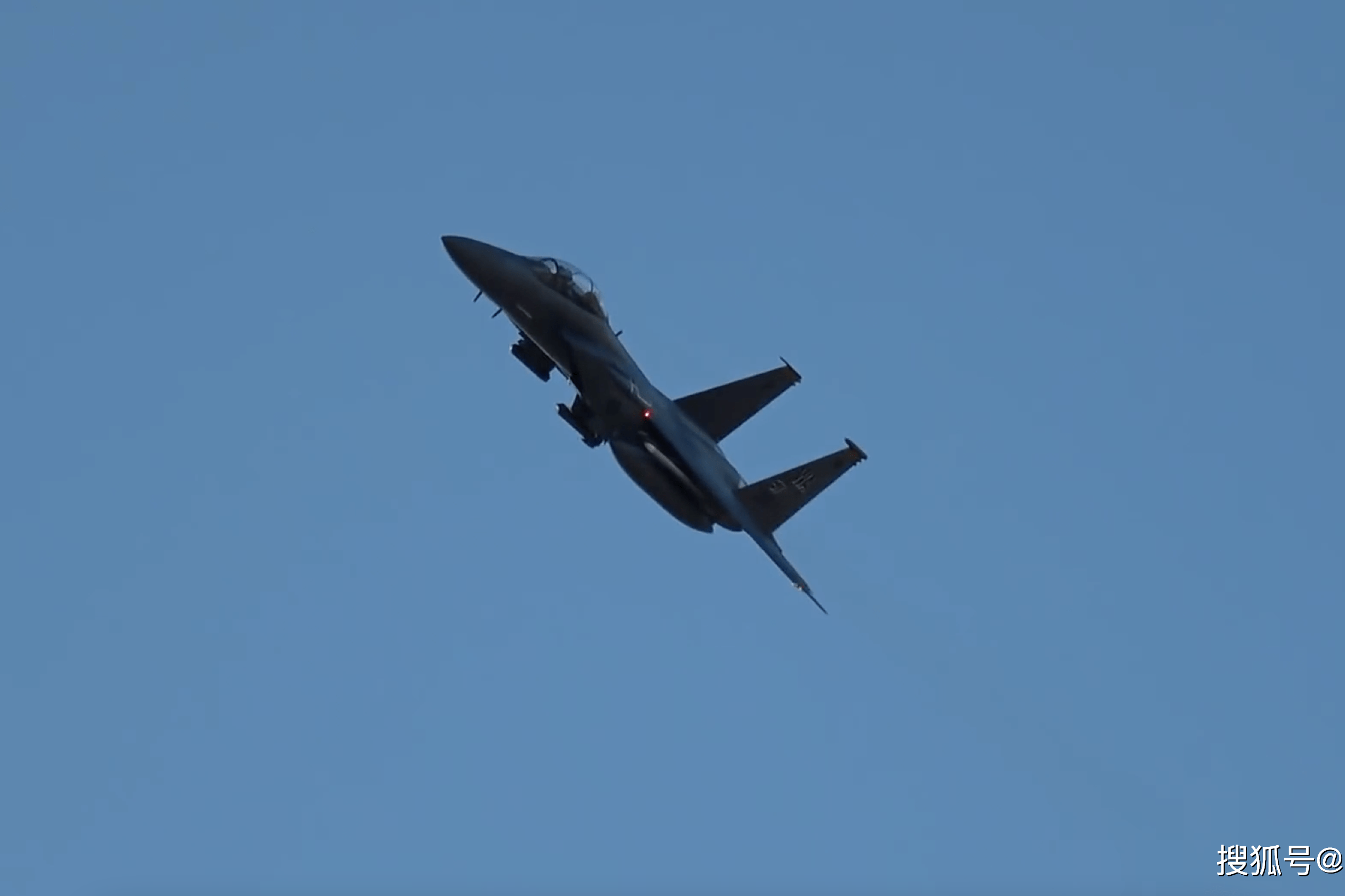 f15f18高清近距演习期间翱翔天际