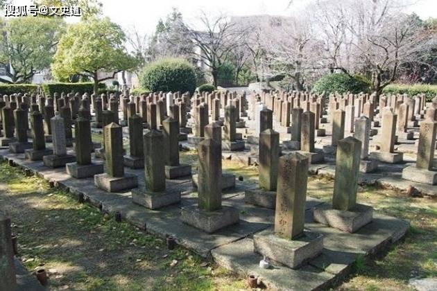 留学生在日本发现中国烈士墓，墓碑上2个字刺痛人心，百年无人祭扫_手机 