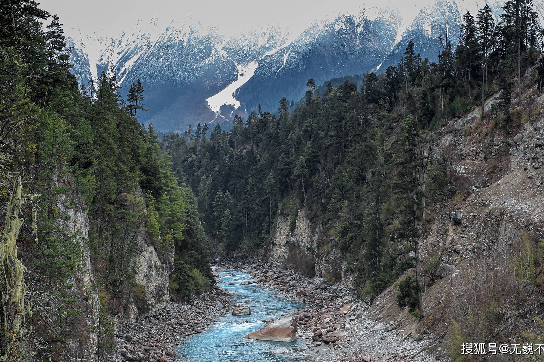 航拍西藏:帕隆藏布峡谷美,波密处处是桃源