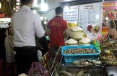 去泰国吃烤海鲜，二人点了8只大虾，2只螃蟹，结账时却尴尬了！