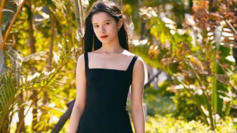 温婉清新的95后小花，张婧仪诠释真正的自然美
