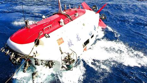 马里亚纳海沟生命禁区？中国蛟龙遨游深海，奋斗者号突破10909米