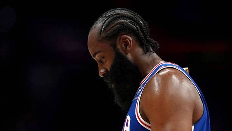 落选全明星的詹姆斯-哈登终究抵不过NBA对于他的双标要求