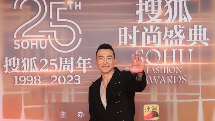 刘畊宏国风造型亮相红毯，细节处盘扣元素，你喜欢吗？