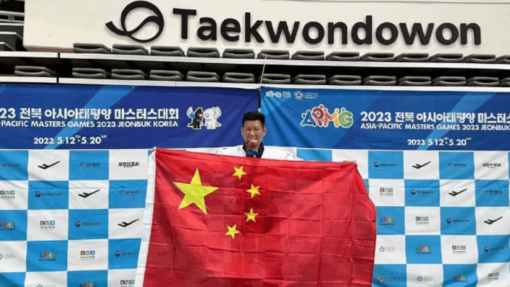 中国台湾选手高举五星红旗登上领奖台，他回到台湾后可能遭到报复吗？