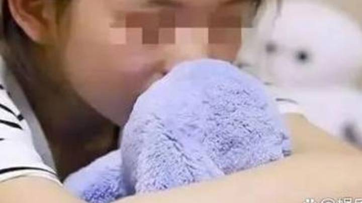 15岁女生学校宿舍产子，系同学父亲判刑13年，你怎么看？