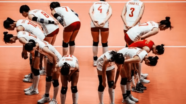 中国女排3-2逆转头名晋级，日本女排的表现丝滑吗？