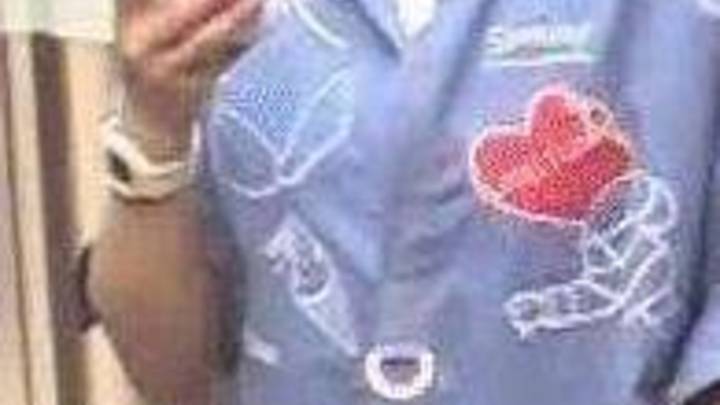 蒋欣穿奶奶花连衣裙亮相，你喜欢这样的身材吗？