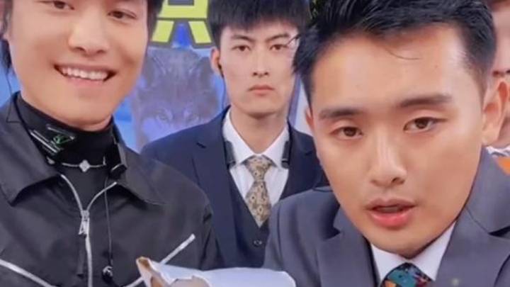 于天奇大婚，小杨哥赞助12辆豪车婚车队，你怎么看？