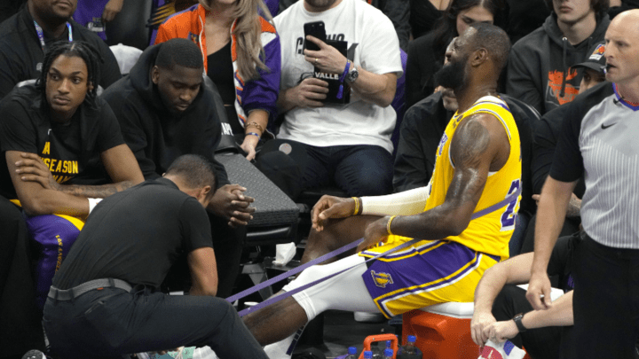 詹皇创八项生涯新高，他能打完整个赛季吗？