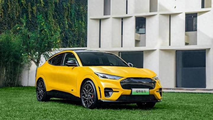 新款福特电马定位性能轿跑suv/续航达700公里，你期待吗？