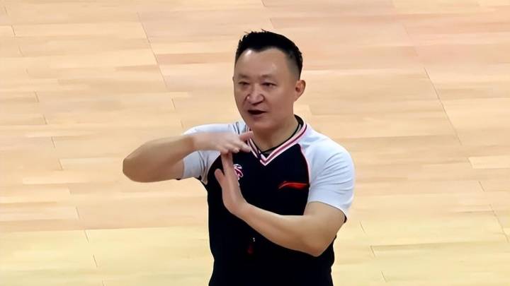 易建联退役之夜，广厦王博换下全主力，是消极比赛惹怒姚明吗？