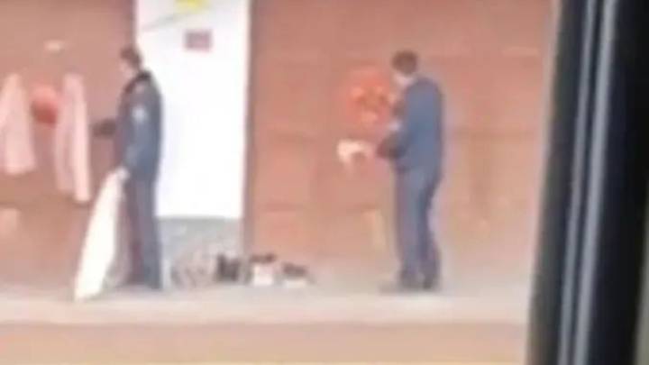 多地城管清理破损春联引发关注，你支持遏制过分干涉的冲动吗？