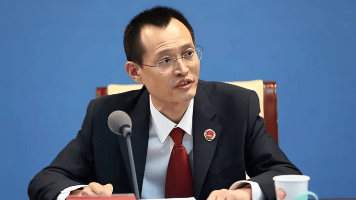 大搞迷信活动，非法收受巨额财物，你支持重判吗？