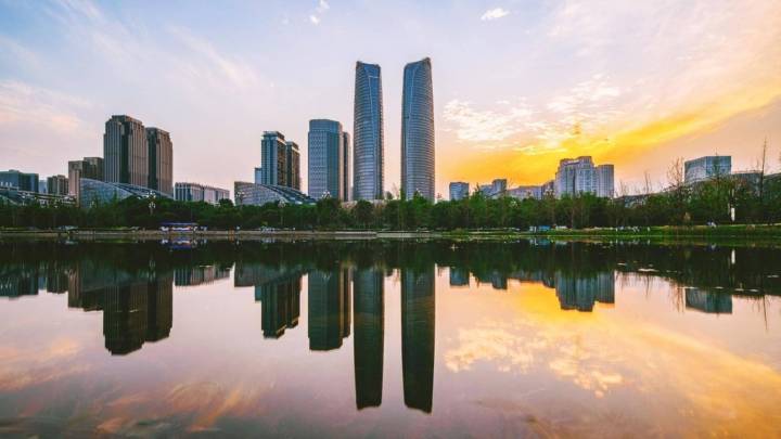 昆明取代佛山重回新一线，你更喜欢哪个城市？
