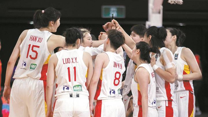 中国女篮大胜韩国队，你对李梦的表现满意吗？