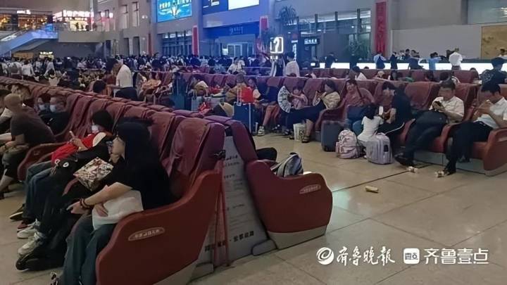 泰安高铁站近9成是按摩椅，你支持这种做法吗？