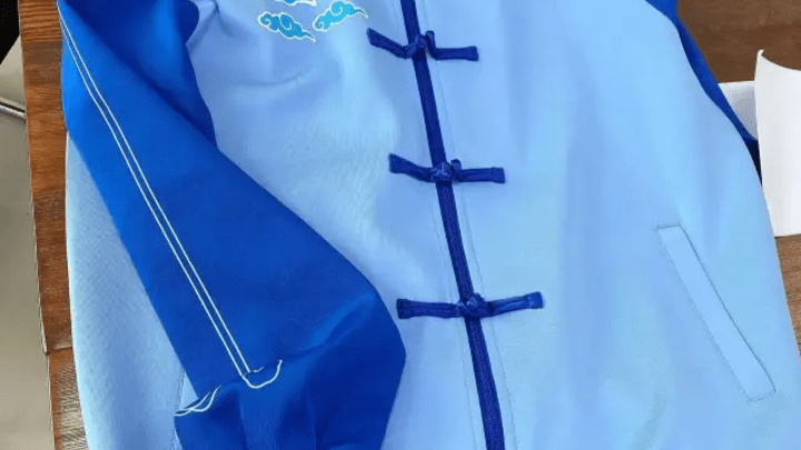 山东一学校校服被质疑像寿衣，你怎么看？