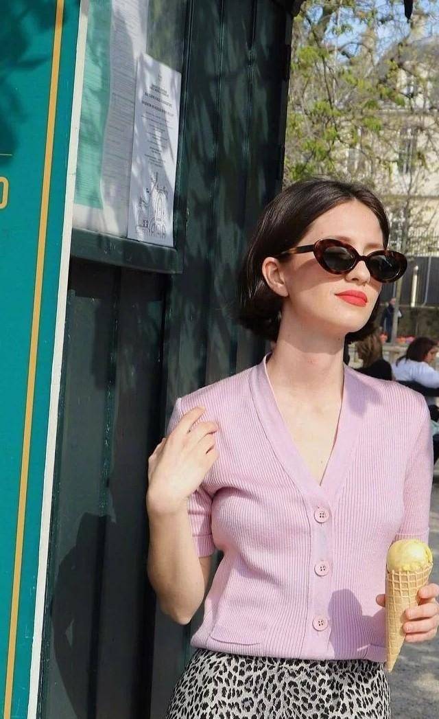 原创圆脸女孩建议多穿瘦脸领显瘦时髦让你在秋天多几分性感