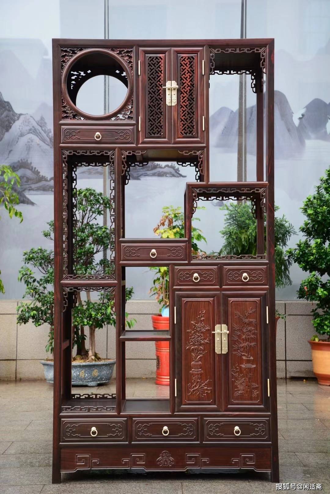 中式空间,古玩珍赏,大红酸枝,梅兰竹菊博古架