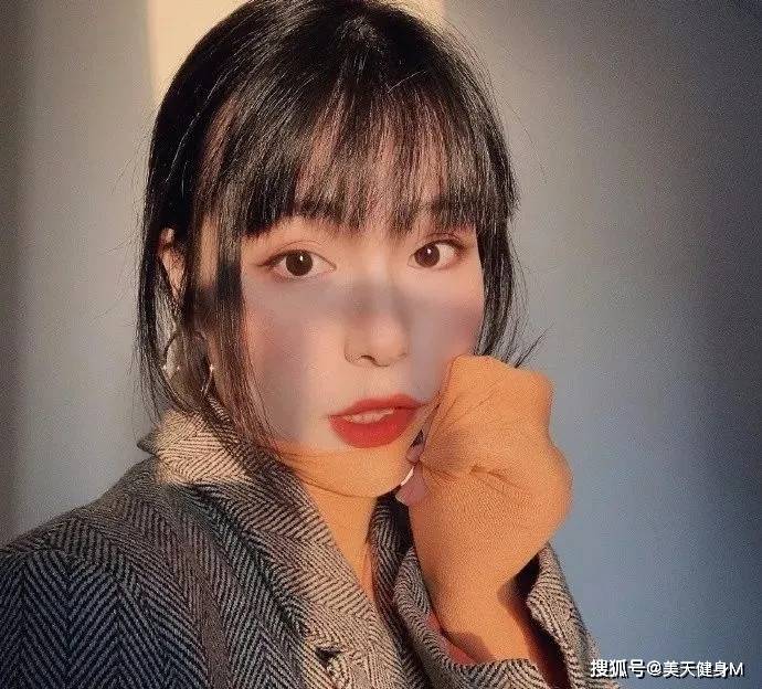 國產90後辣媽，一張背影照走紅，身材犯規，自律的人太可了 健身減肥達人 第5张