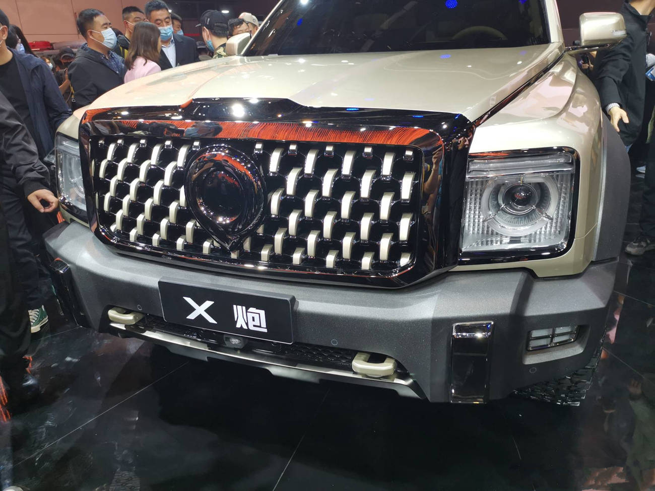 长城全尺寸皮卡亮相上海车展命名为x炮外观非常粗犷