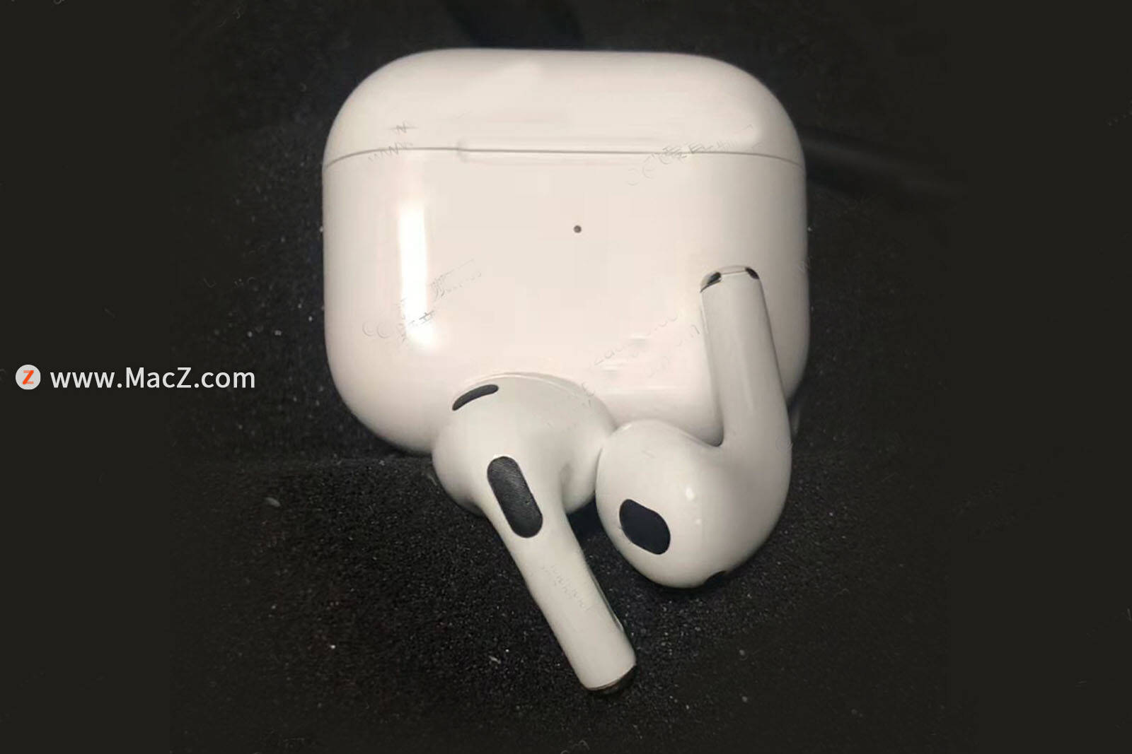 新款airpods的佩戴感受会比初代airpods以及airpods2更稳定