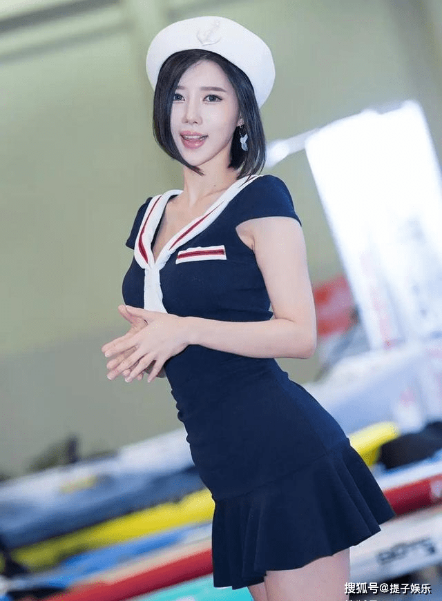 点击进入看图评论 韩国美女车模,模样甜美身材火辣,百看不厌(图2)