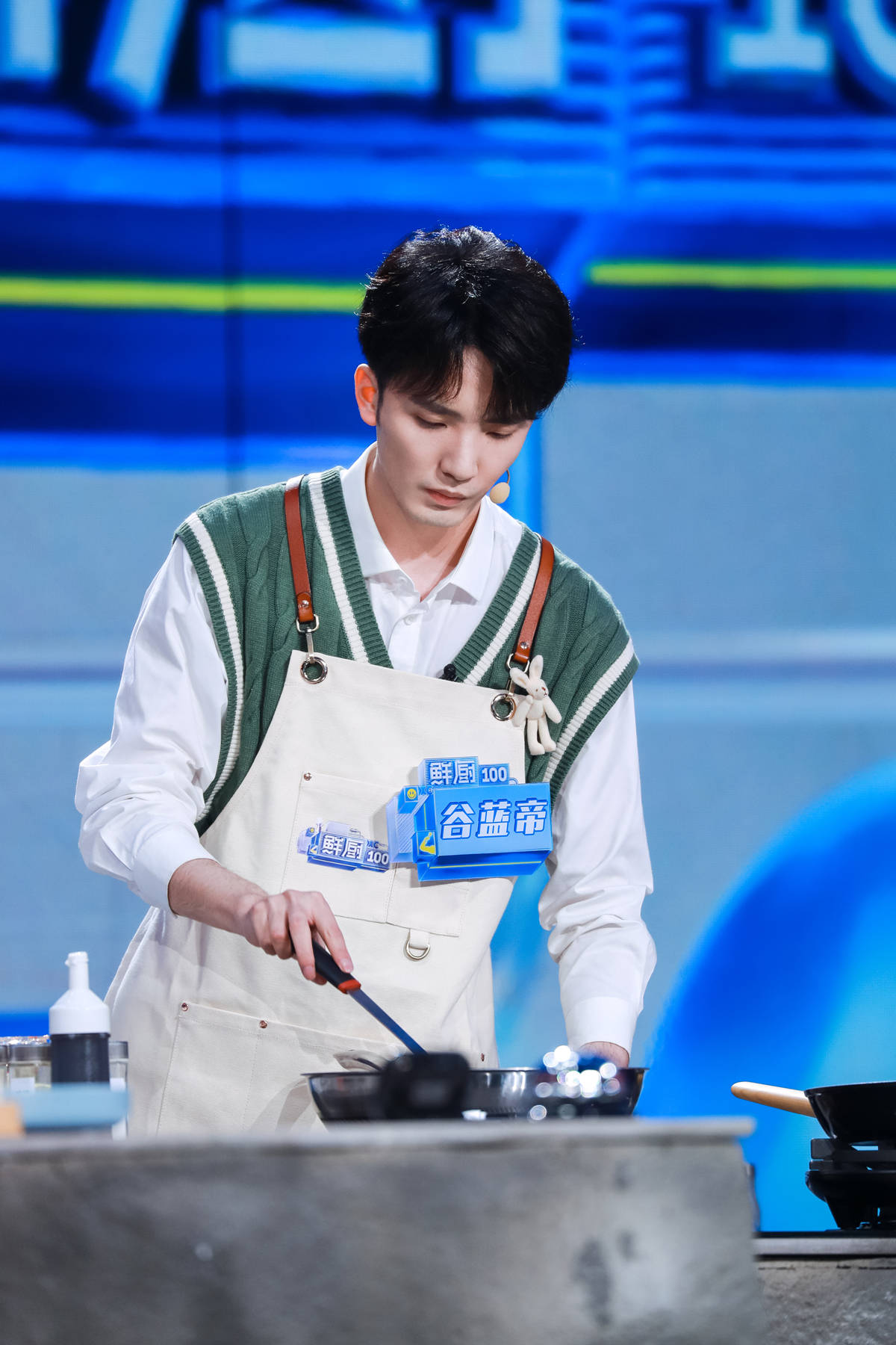 谷蓝帝鲜厨100挑战霸道江湖菜综艺感十足随机应变创甜品