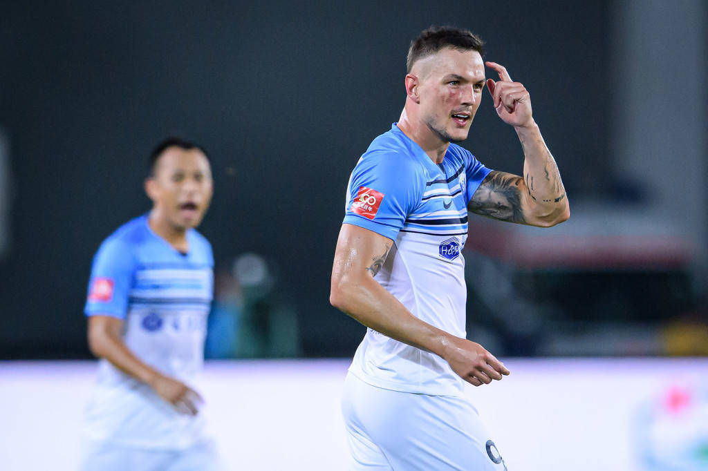 高清青岛队01不敌广州城蒂亚戈破门自信庆祝