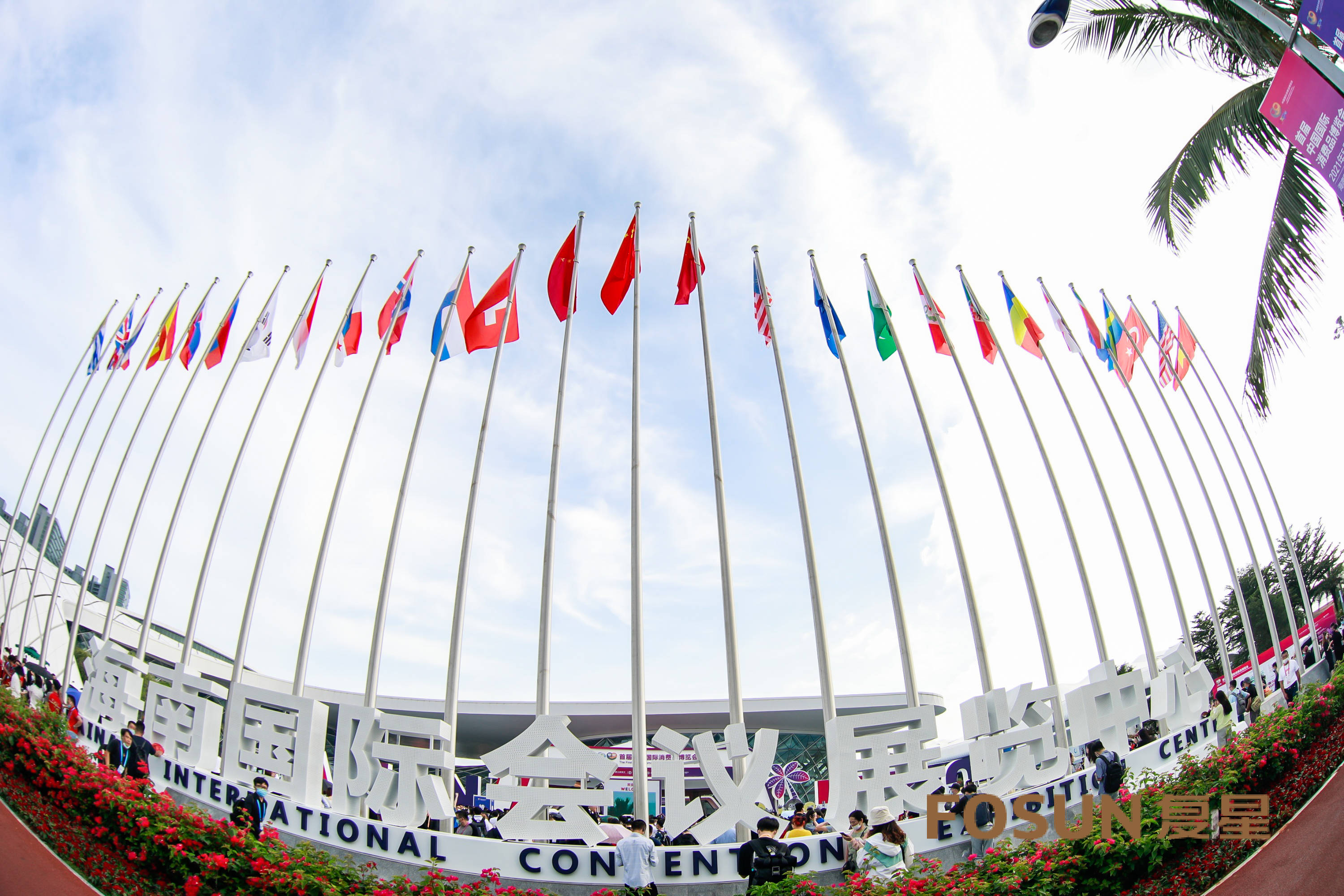 日日晴青梅气泡酒亮相海南消博会 薇娅直播间首发读秒售罄