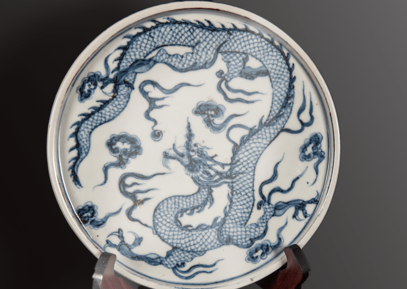 明青花龙纹浅口盘