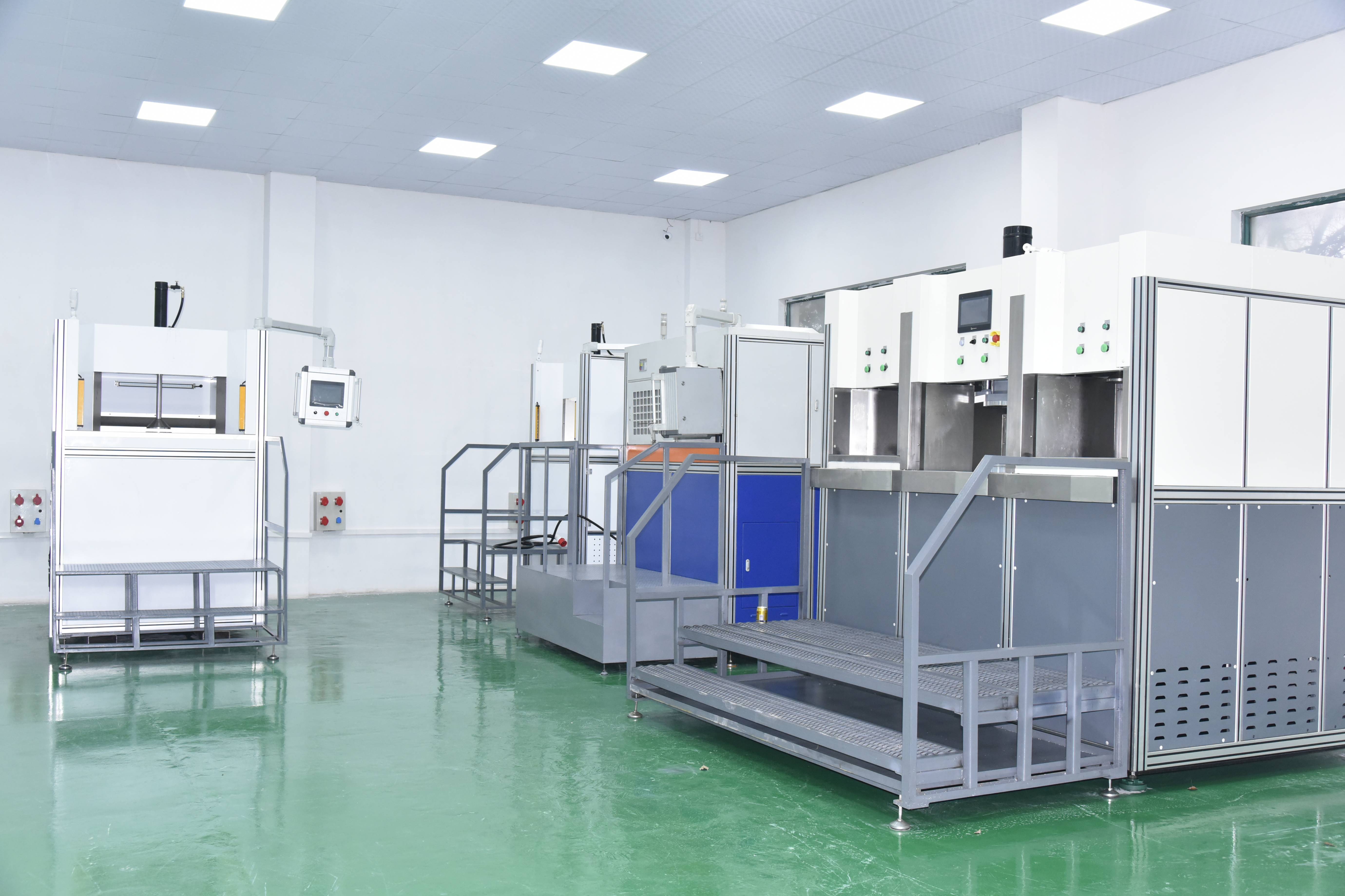 2,布莱特磨粒流,针对热流道板抛光,专门研制了高压磨粒流设备,直接将