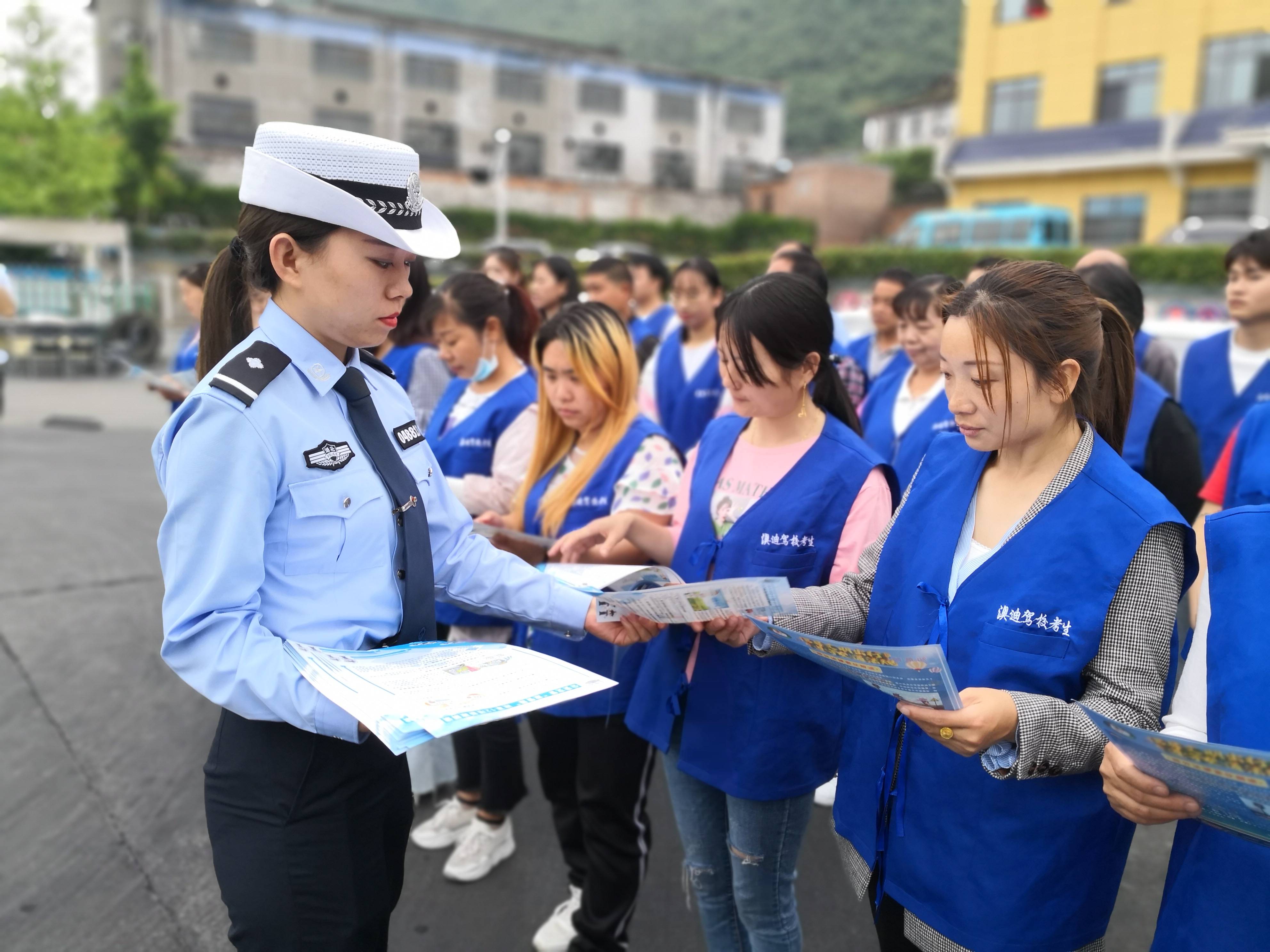 来源:湖北竹山县公安局交警大队通讯员 徐家定返回搜狐,查看更多