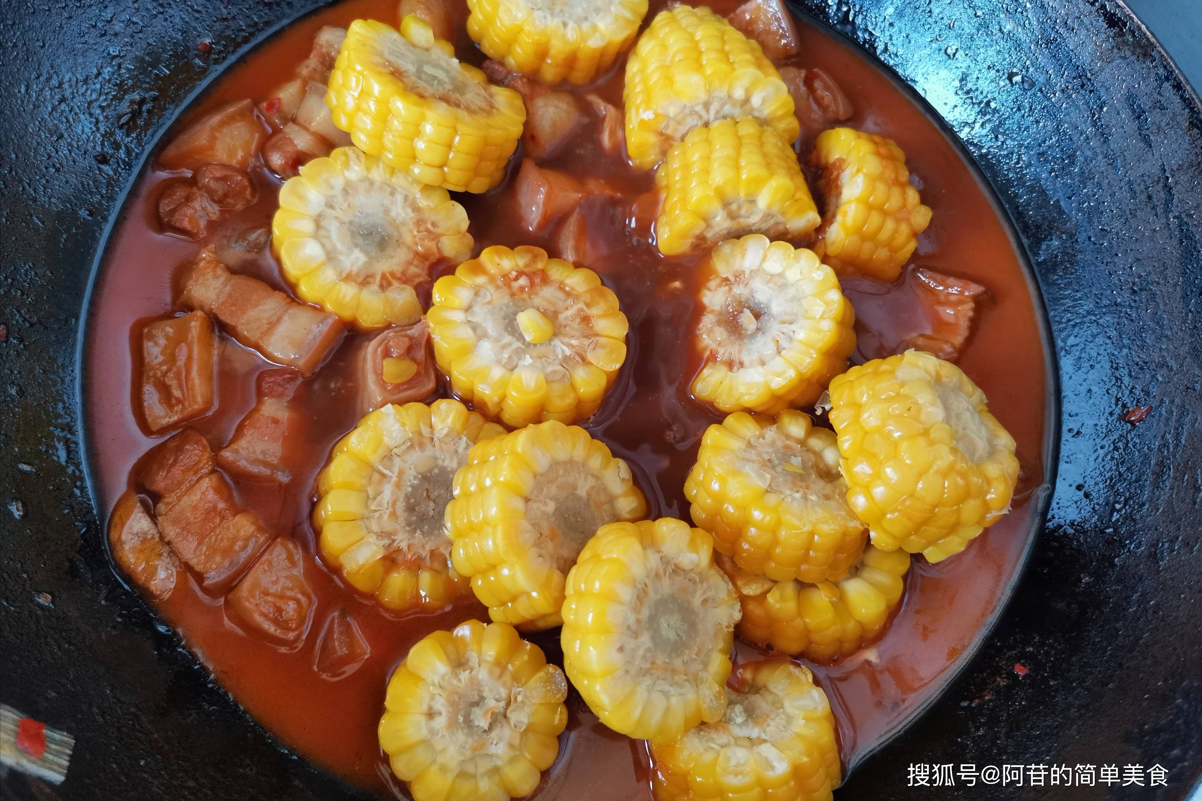 油滋滋,软糯糯的红烧肉,加上糯糯的黏玉米,真是好吃又饱腹啊_五花肉