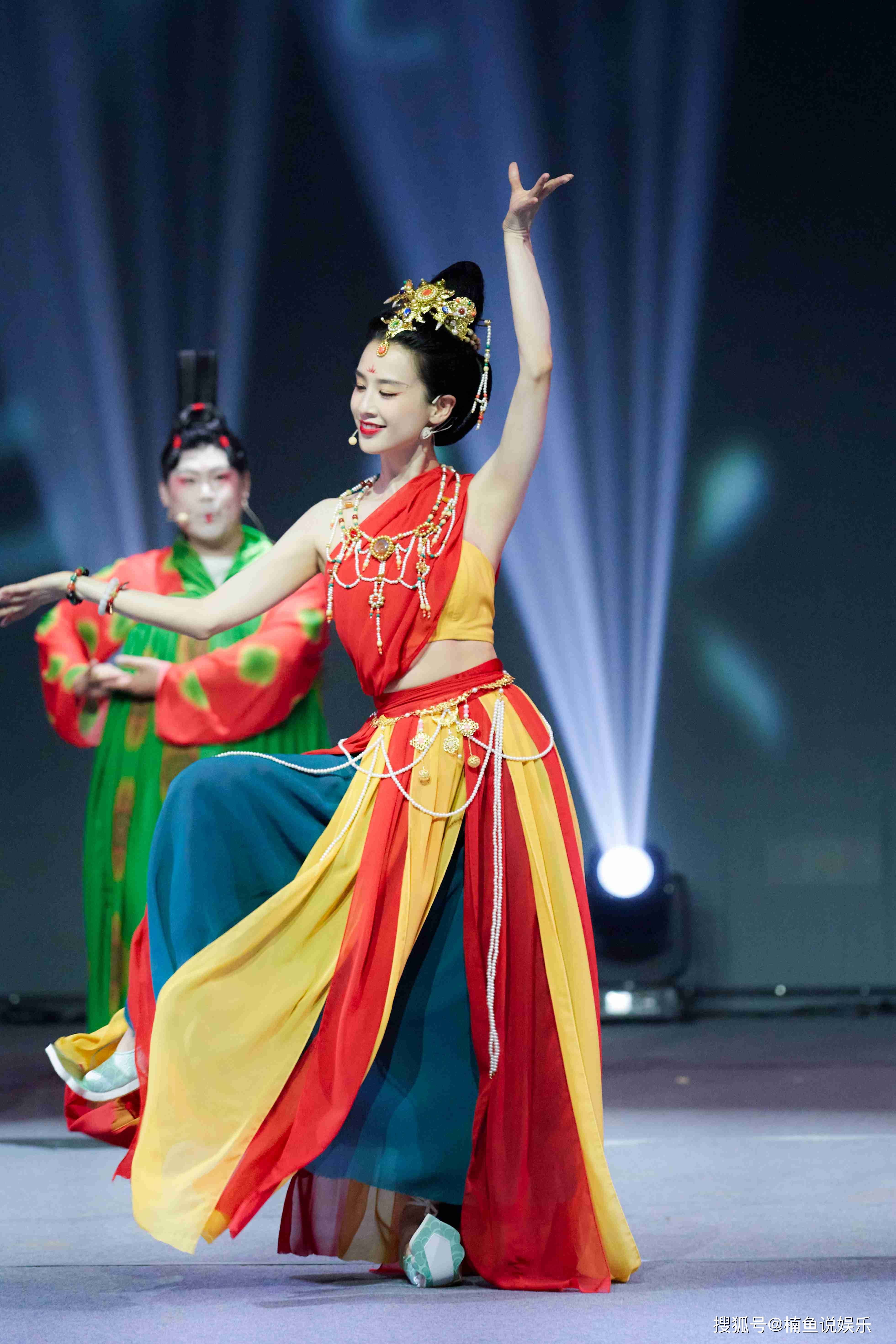 黄圣依挑战敦煌壁画天女造型霓裳飞舞仙气十足古装气质好美