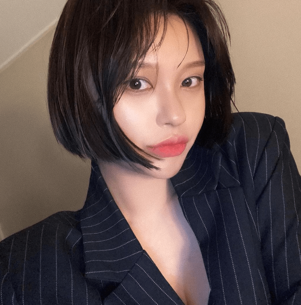 小性感女生短发