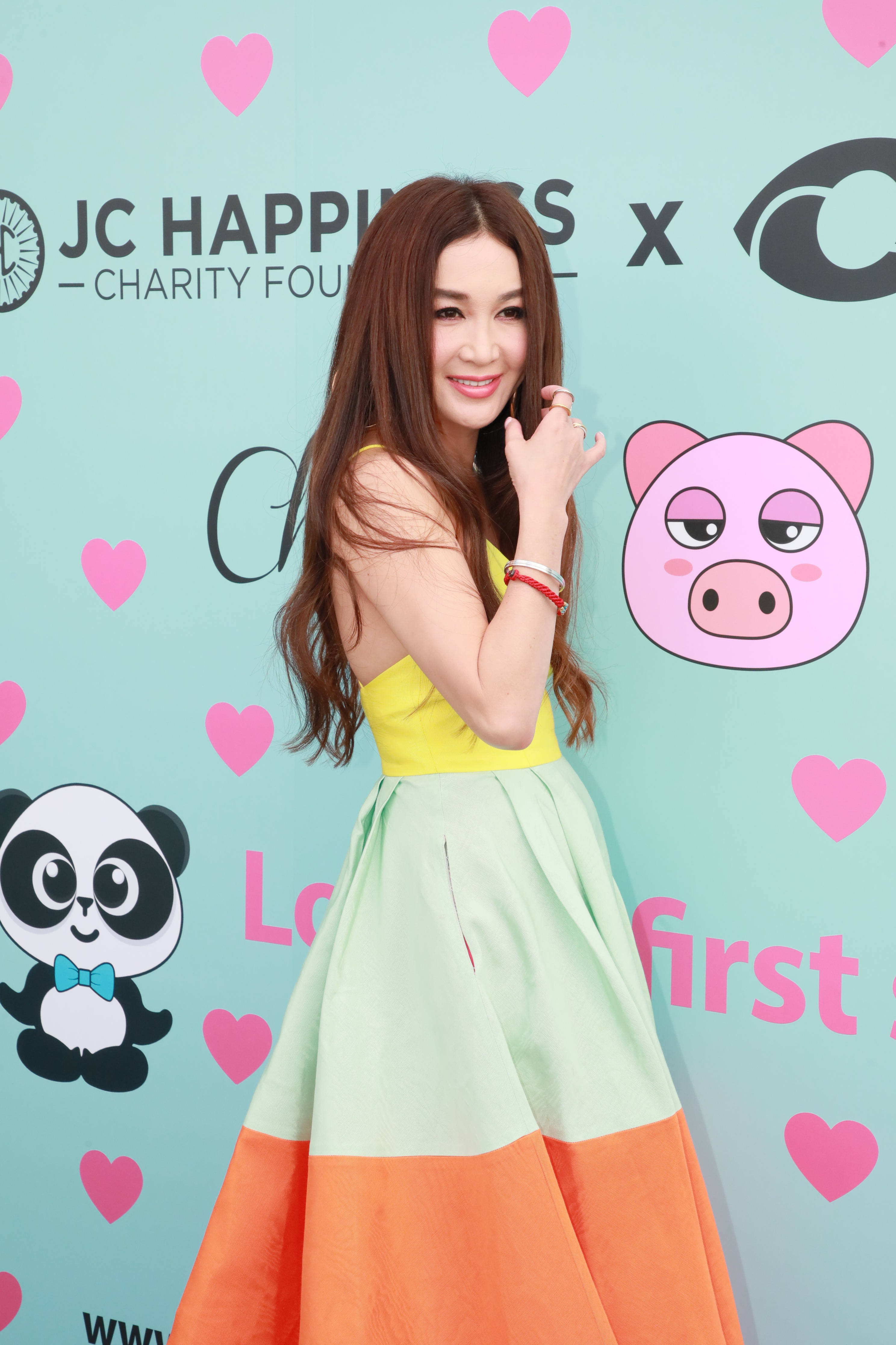 1/ 12 2021年5月20日,香港,温碧霞亮相护瞳行动-love at first sight