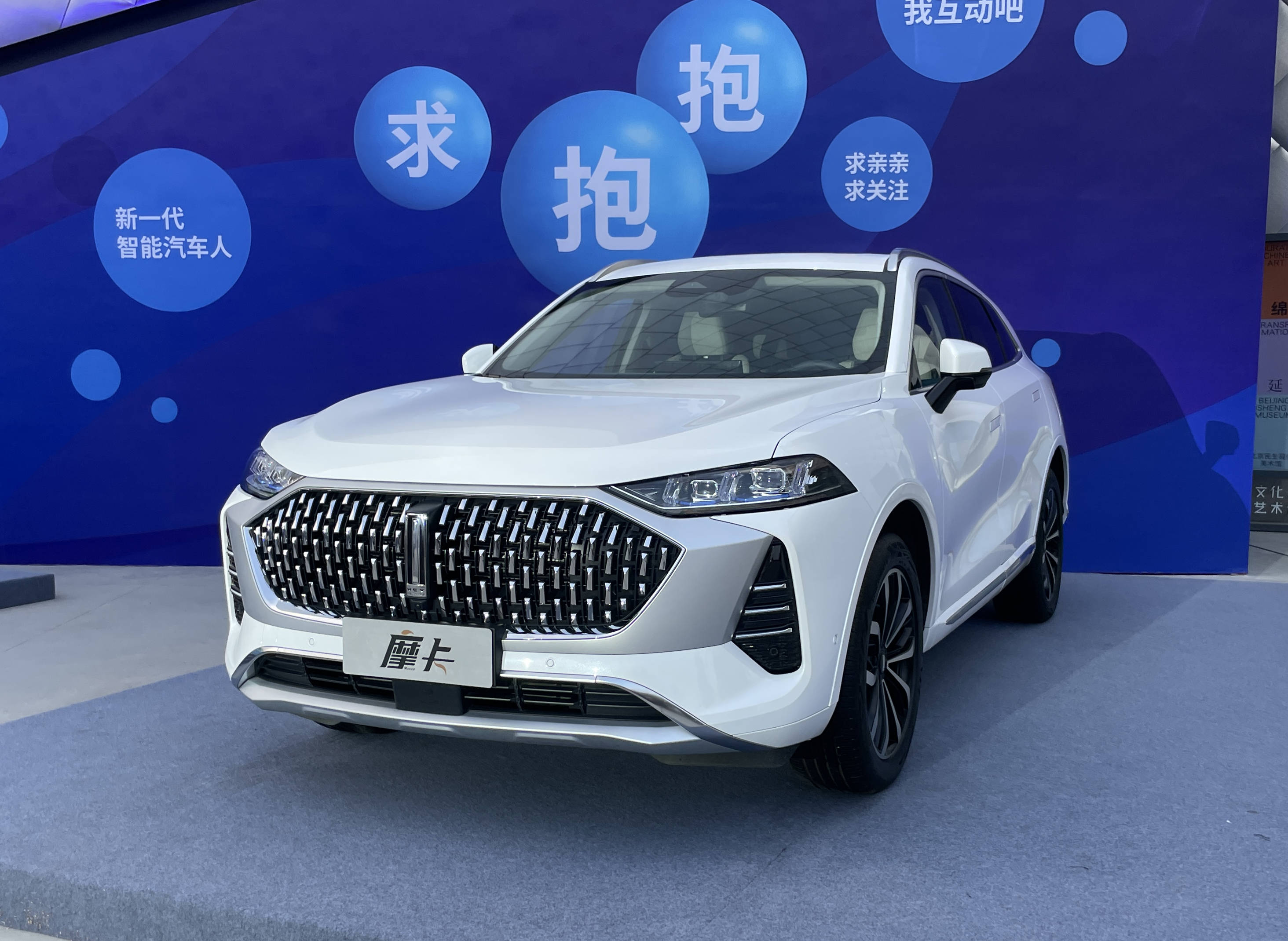 wey摩卡共推出5款配置,新车的售价区间为17.58-21.