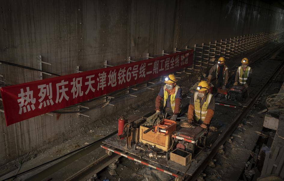 天津地铁6号线二期提前完成全线轨道铺设_施工